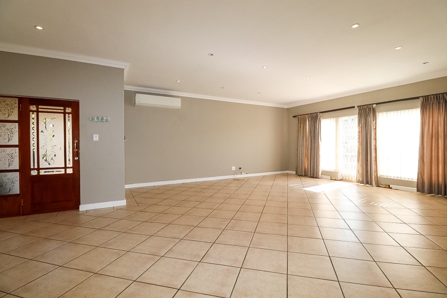 To Let 3 Bedroom Property for Rent in Flamwood North West
